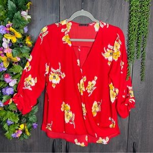°💙2/$40💙West Kel Floral Printed Drape Blouse Size Medium